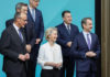 Friedrich Merz, leader del l'Unione democratica cristiana (CDU), a sinistra, Ursula von der Leyen, terza da destra e Kyriakos Mitsotakis, primo ministro greco, a destra, Photographer: Aurore Martignoni, copyright: European Union, 2025, Source: EC - Audiovisual Service.