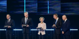 Ursula von der Leyen, presidente della Commissione europea, Gitanas Nausėda, Presidente della Lituania, Andrzej Duda, Presidente della Polonia, Alar Karis, Presidente dell'Estonia e Edgars Rinkēvičs, presidente della Lettonia. Photographer: Dati Bendo, copyright: European Union, 2025. Source: EC - Audiovisual Service.