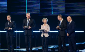 Ursula von der Leyen, presidente della Commissione europea, Gitanas Nausėda, Presidente della Lituania, Andrzej Duda, Presidente della Polonia, Alar Karis, Presidente dell'Estonia e Edgars Rinkēvičs, presidente della Lettonia. Photographer: Dati Bendo, copyright: European Union, 2025. Source: EC - Audiovisual Service.